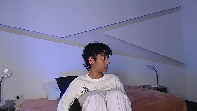 Snapshot of hot_little_bunny chatting on 28, 2, 2025 hot little bunny online show from 28, 2, 2025