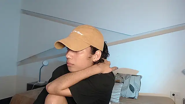 Snapshot of hot_little_bunny chatting on 5, 10, 2025 hot little bunny online show from 5, 10, 2025