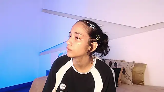 Snapshot of hot_little_bunny chatting on 23, 10, 2025 hot little bunny online show from 23, 10, 2025