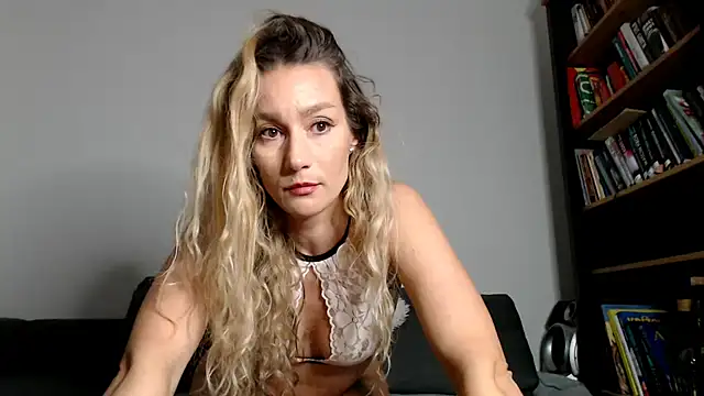 Snapshot of ChocoBelle chatting on 9, 10, 2025 ChocoBelle online show from 9, 10, 2025