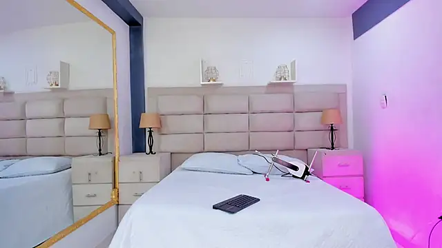 CinthiaCollins online show from 25, 11, 2025