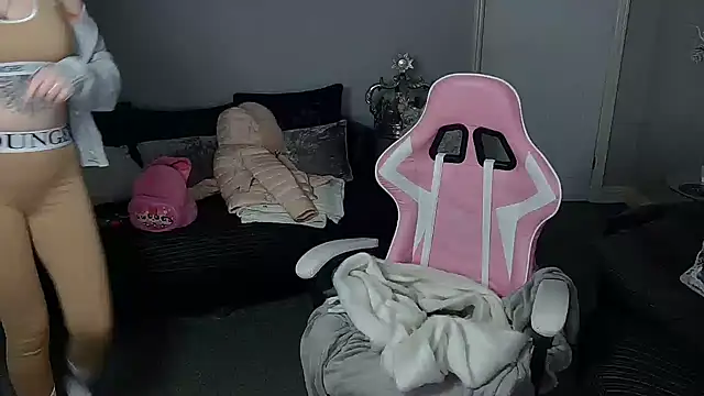 Snapshot of Red_firesquirt chatting on 16, 12, 2024 Red firesquirt online show from 16, 12, 2024