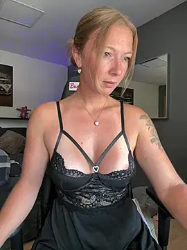 BunnyDiamond1 online show from 10, 7, 2026