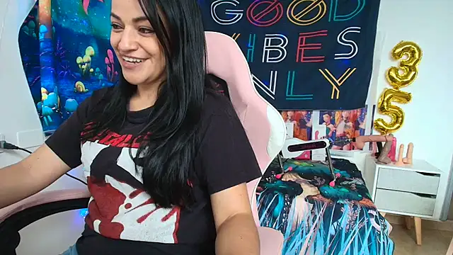 LovelyAzucena online show from 29, 5, 2026