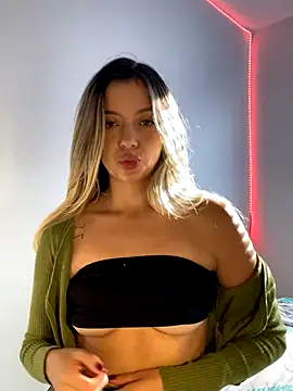 Snapshot of mari_ana02 chatting on 12, 10, 2025 mari ana02 online show from 12, 10, 2025