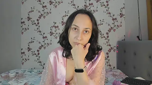 Snapshot of Alisagold90 chatting on 6, 2, 2025 Alisagold90 online show from 6, 2, 2025