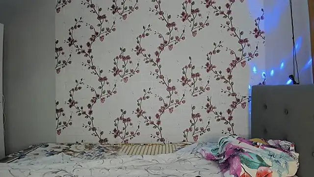 Snapshot of Alisagold90 chatting on 10, 2, 2025 Alisagold90 online show from 10, 2, 2025