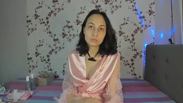 Snapshot of Alisagold90 chatting on 14, 2, 2025 Alisagold90 online show from 14, 2, 2025