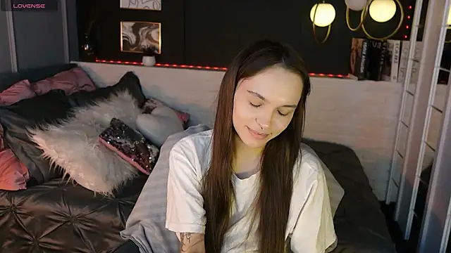 ChloeSunny online show from 8, 4, 2026