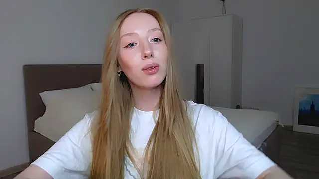 Snapshot of Luna_insniity chatting on 4, 1, 2025 Luna insniity online show from 4, 1, 2025