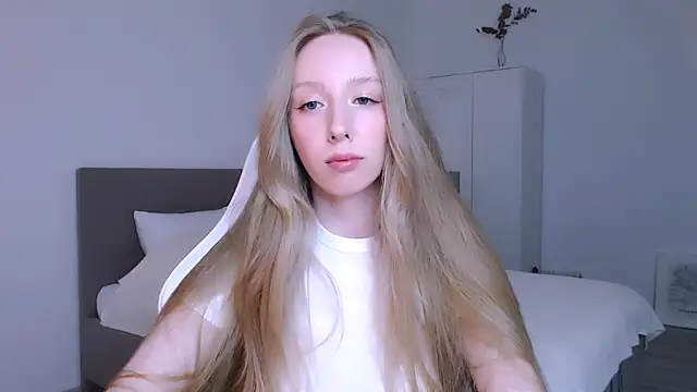 Snapshot of Luna_insniity chatting on 8, 11, 2025 Luna insniity online show from 8, 11, 2025