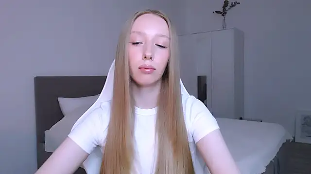 Snapshot of Luna_insniity chatting on 13, 11, 2025 Luna insniity online show from 13, 11, 2025