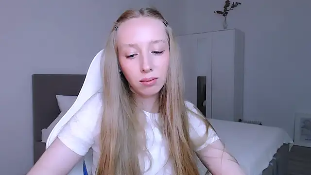 Snapshot of Luna_insniity chatting on 14, 11, 2025 Luna insniity online show from 14, 11, 2025