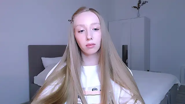 Snapshot of Luna_insniity chatting on 23, 11, 2025 Luna insniity online show from 23, 11, 2025