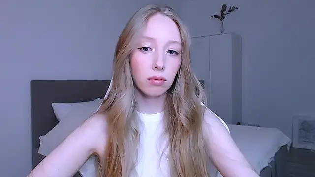 Snapshot of Luna_insniity chatting on 15, 12, 2025 Luna insniity online show from 15, 12, 2025