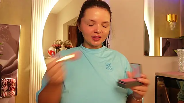 Snapshot of CelesteBailey chatting on 18, 11, 2025 CelesteBailey online show from 18, 11, 2025