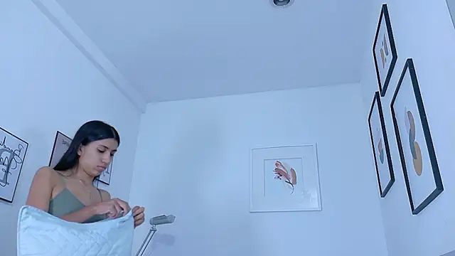littlee emilyy  online show from 17, 5, 2026