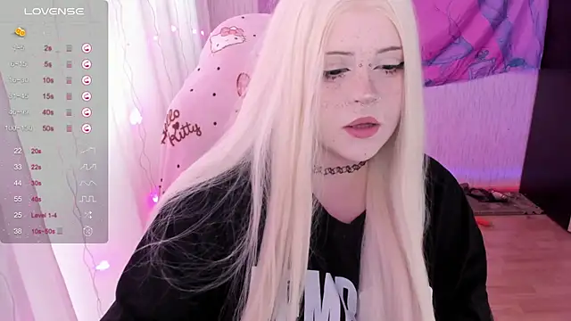 SelenaCute online show from 25, 6, 2026