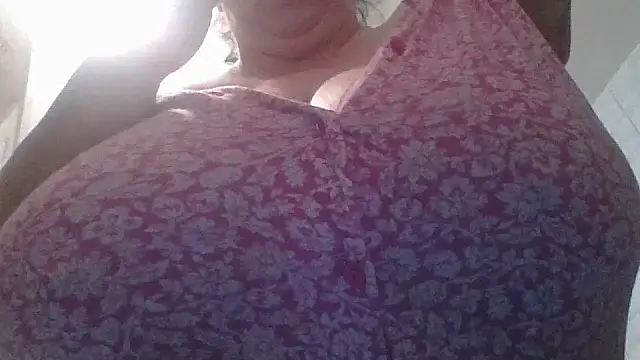 Nataliesbestjuggs online show from 28, 9, 2025