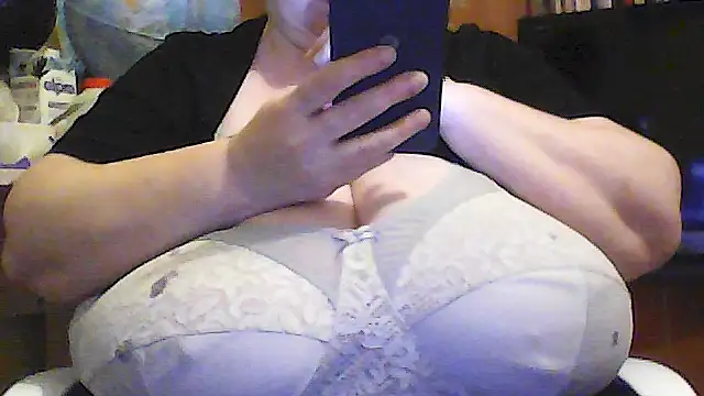 Nataliesbestjuggs online show from 10, 6, 2026
