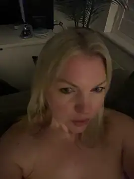 Snapshot of sedymilf chatting on 17, 12, 2025 sedymilf online show from 17, 12, 2025