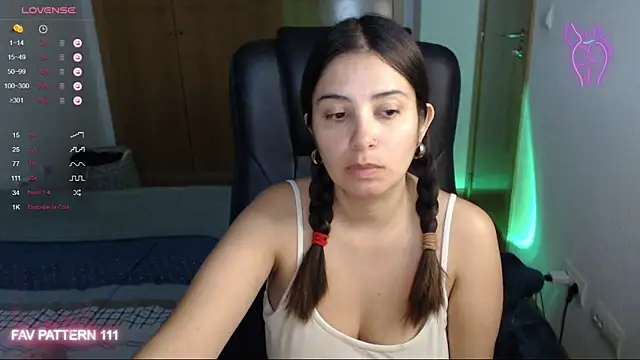 Snapshot of AnnaQueen chatting on 30, 12, 2024 AnnaQueen online show from 30, 12, 2024