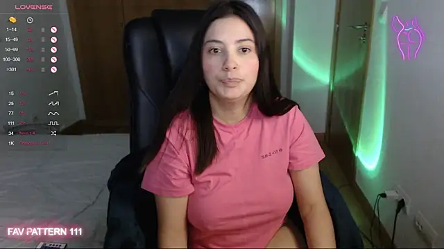 Snapshot of AnnaQueen chatting on 6, 1, 2025 AnnaQueen online show from 6, 1, 2025