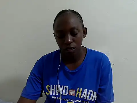 Snapshot of lizbela1 chatting on 2, 12, 2025 lizbela1 online show from 2, 12, 2025