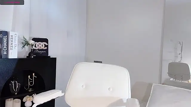 Snapshot of lvy-w chatting on 10, 10, 2025 lvy-w online show from 10, 10, 2025