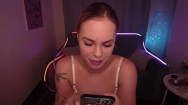 Snapshot of RikaRaily chatting on 5, 3, 2025 RikaRaily online show from 5, 3, 2025