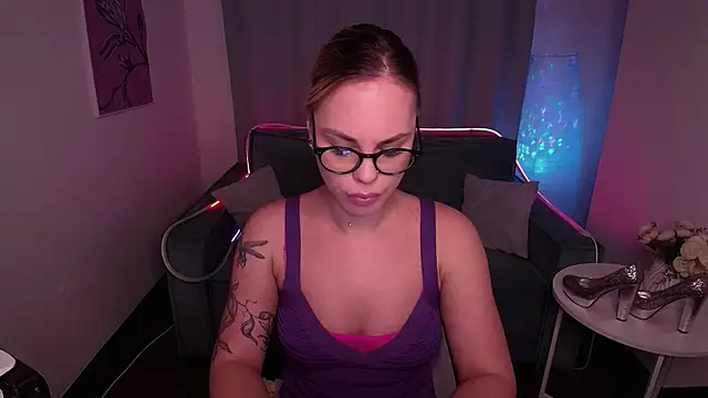 Snapshot of RikaRaily chatting on 19, 3, 2025 RikaRaily online show from 19, 3, 2025