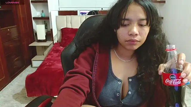 laureentt  online show from 5, 2, 2025