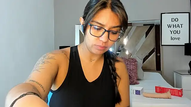 sharlott18 online show from 7, 12, 2024