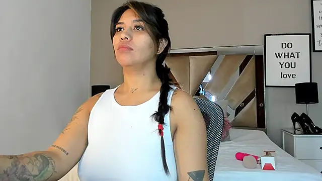 sharlott18 online show from 2, 1, 2025