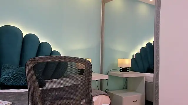 sharlott18 online show from 10, 10, 2025