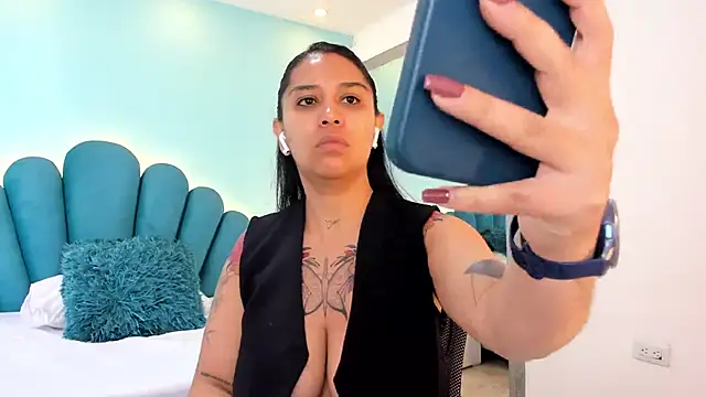 sharlott18 online show from 12, 2, 2026