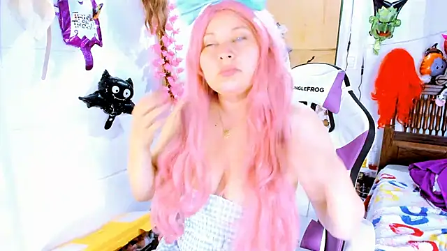 Snapshot of SofiaOlivares chatting on 13, 10, 2025 SofiaOlivares online show from 13, 10, 2025