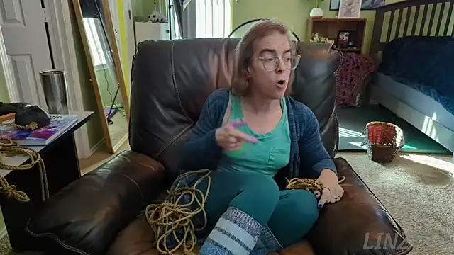 Snapshot of Linzy_19 chatting on 30, 12, 2024 Linzy 19 online show from 30, 12, 2024