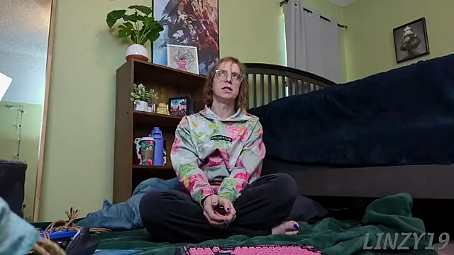 Snapshot of Linzy_19 chatting on 31, 12, 2024 Linzy 19 online show from 31, 12, 2024