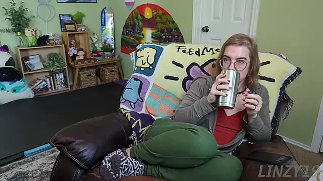 Snapshot of Linzy_19 chatting on 13, 2, 2025 Linzy 19 online show from 13, 2, 2025