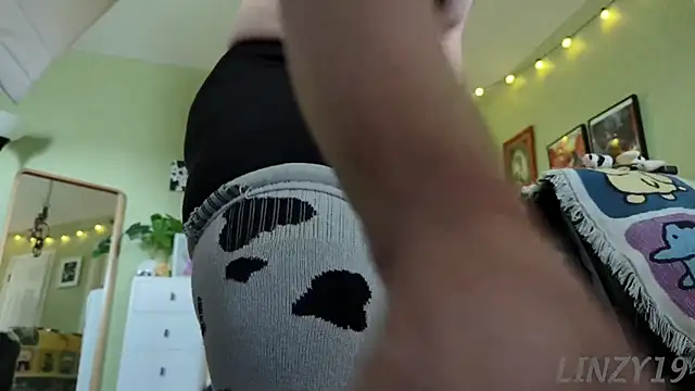 Snapshot of Linzy_19 chatting on 14, 2, 2025 Linzy 19 online show from 14, 2, 2025