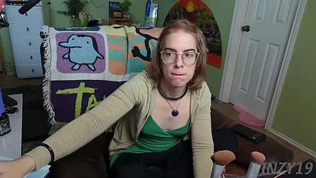 Snapshot of Linzy_19 chatting on 20, 2, 2025 Linzy 19 online show from 20, 2, 2025