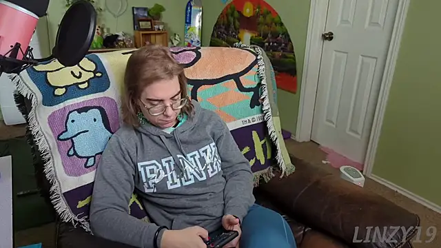 Snapshot of Linzy_19 chatting on 21, 2, 2025 Linzy 19 online show from 21, 2, 2025