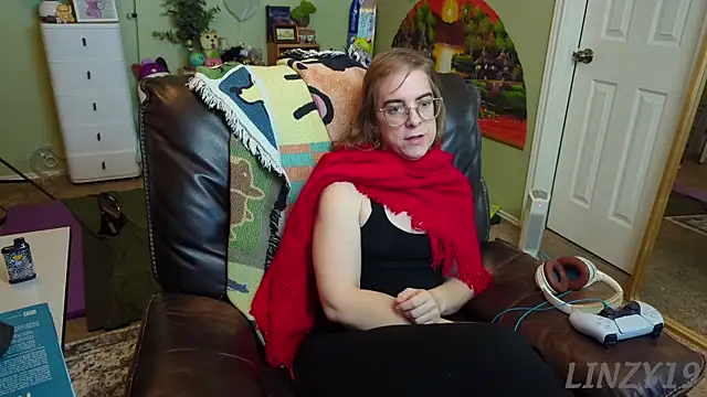 Snapshot of Linzy_19 chatting on 5, 3, 2025 Linzy 19 online show from 5, 3, 2025