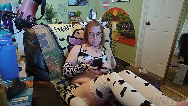 Snapshot of Linzy_19 chatting on 13, 3, 2025 Linzy 19 online show from 13, 3, 2025