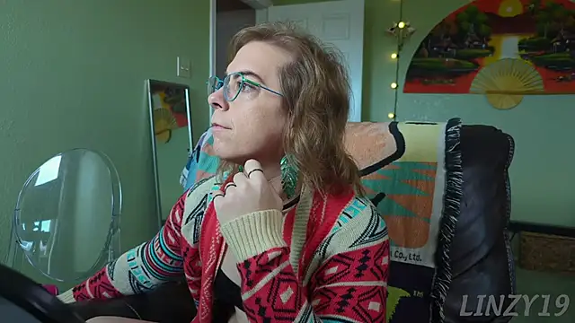 Snapshot of Linzy_19 chatting on 27, 9, 2025 Linzy 19 online show from 27, 9, 2025