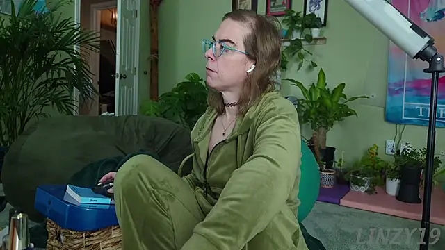 Linzy 19 online show from 16, 1, 2026