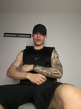 valentino garavani777 online show from 2, 12, 2025