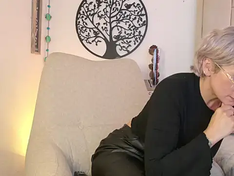 ssamanthaxmami online show from 6, 4, 2026