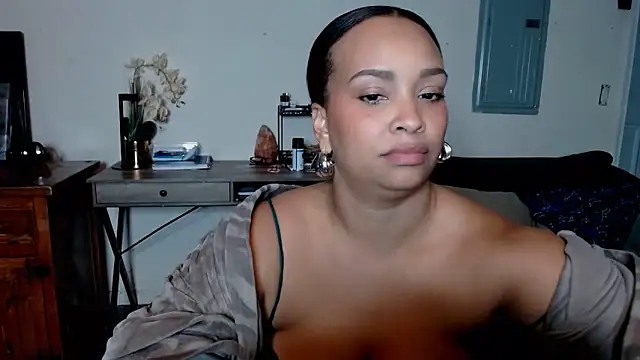 Snapshot of SashaEstrella chatting on 25, 10, 2025 SashaEstrella online show from 25, 10, 2025